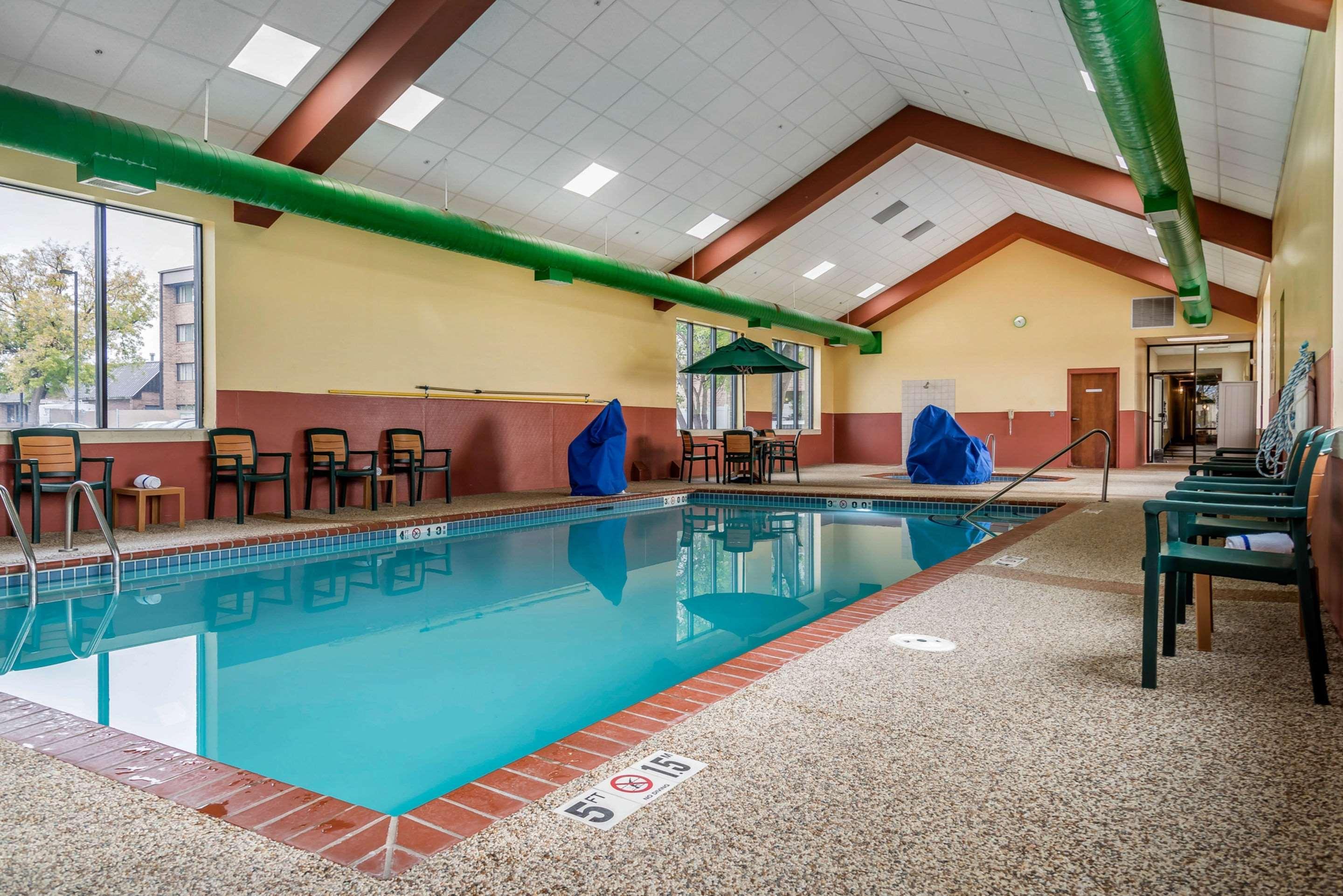 Quality Inn & Suites Mall Of America - Msp Airport Bloomington Exterior photo