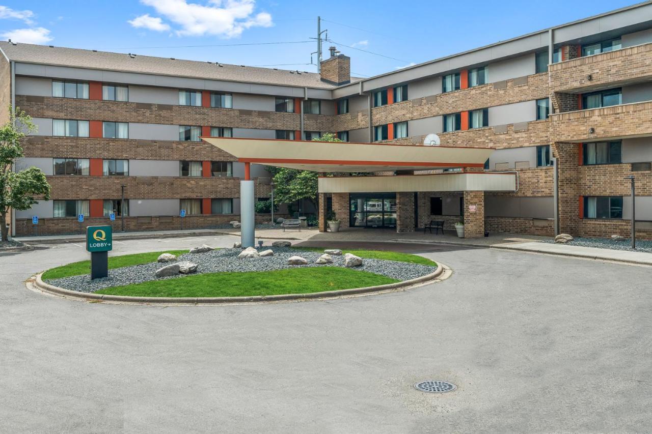 Quality Inn & Suites Mall Of America - Msp Airport Bloomington Exterior photo