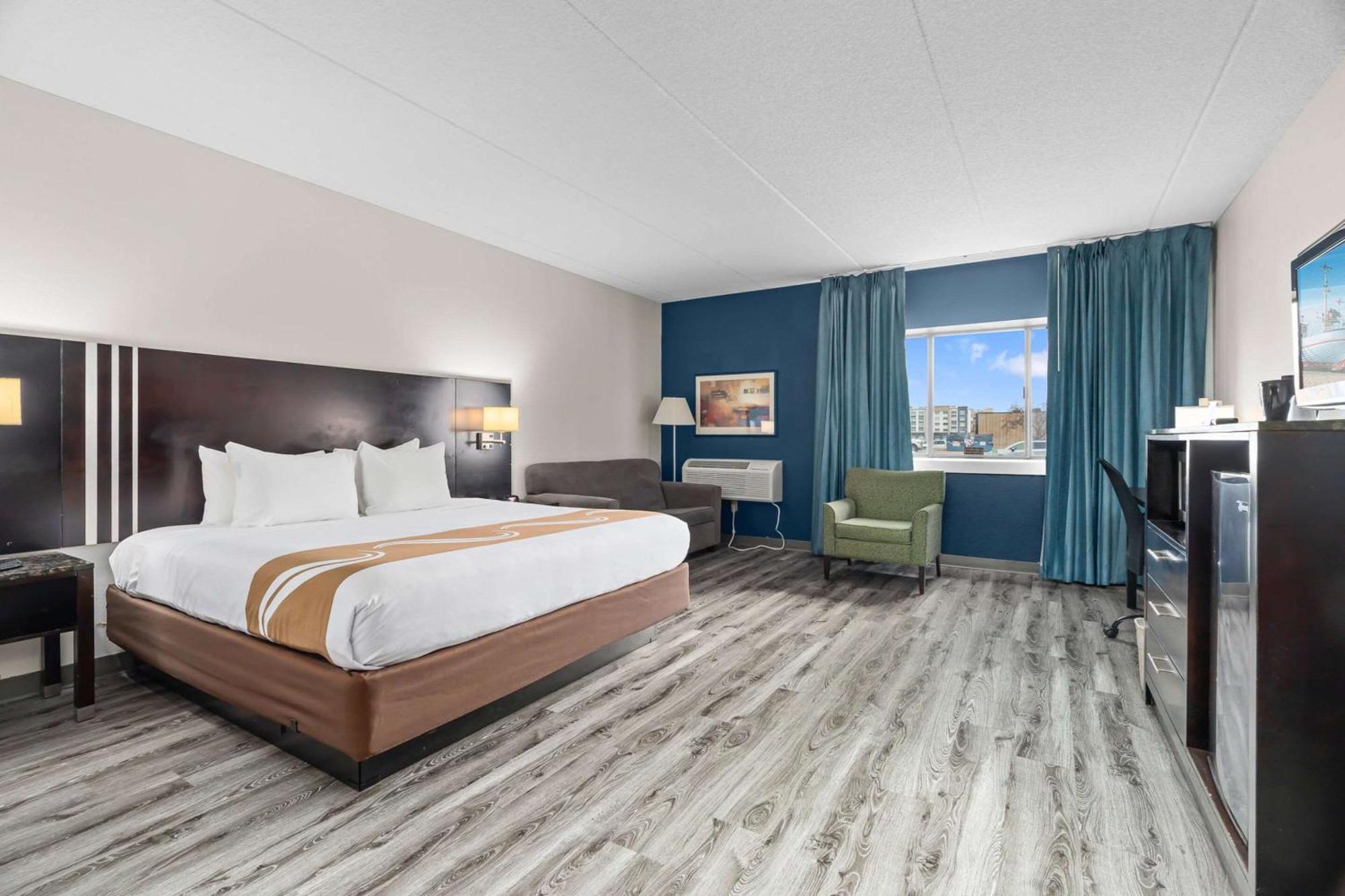 Quality Inn & Suites Mall Of America - Msp Airport Bloomington Exterior photo