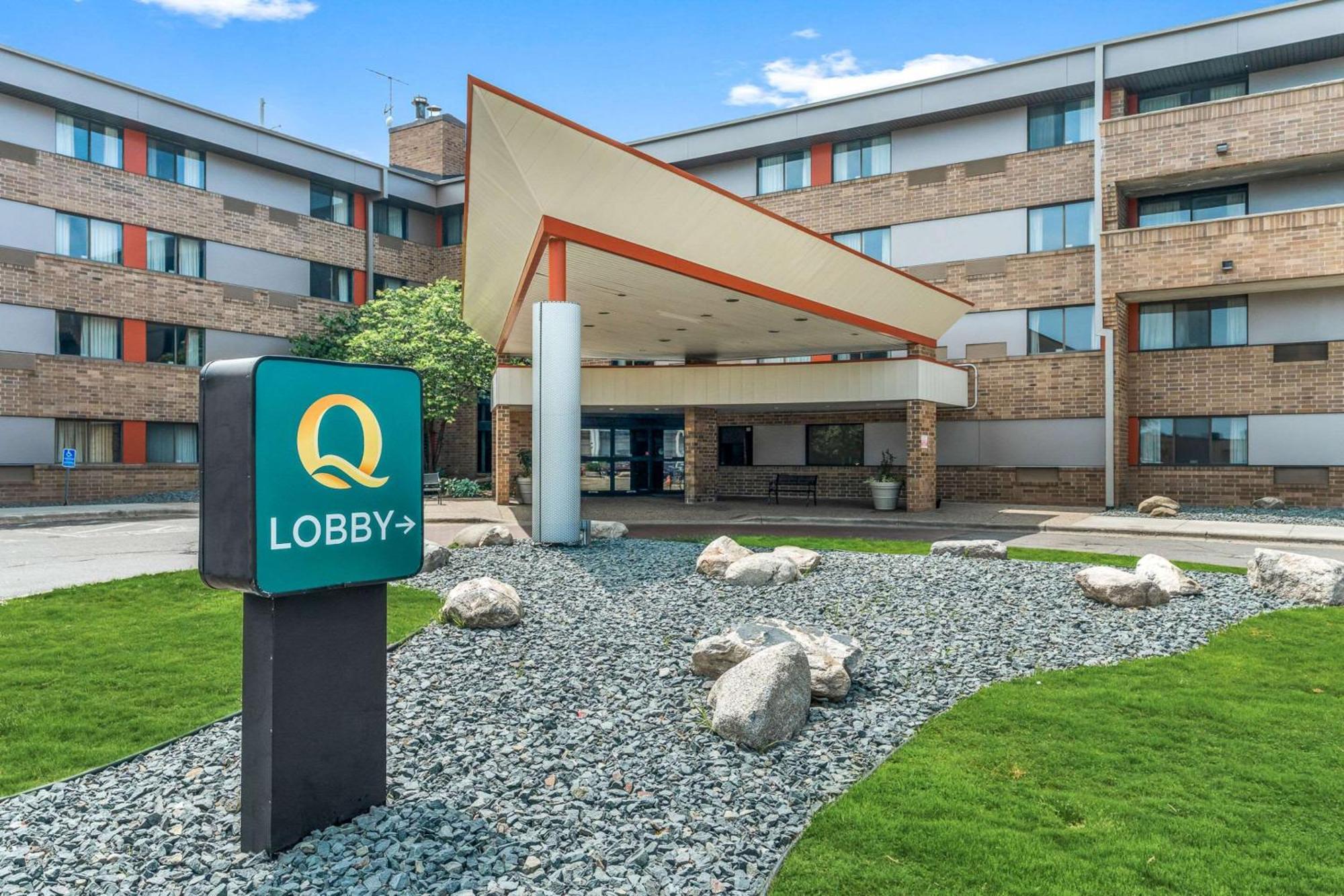 Quality Inn & Suites Mall Of America - Msp Airport Bloomington Exterior photo